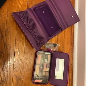 BRAND NEW Elizabeth Arden make up travel kit